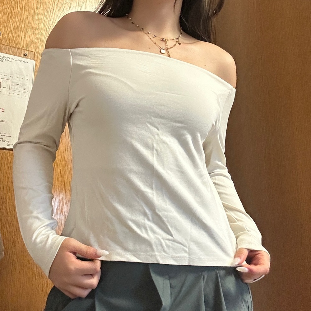 H&M Off-Shoulder Long Sleeve Top in Cream